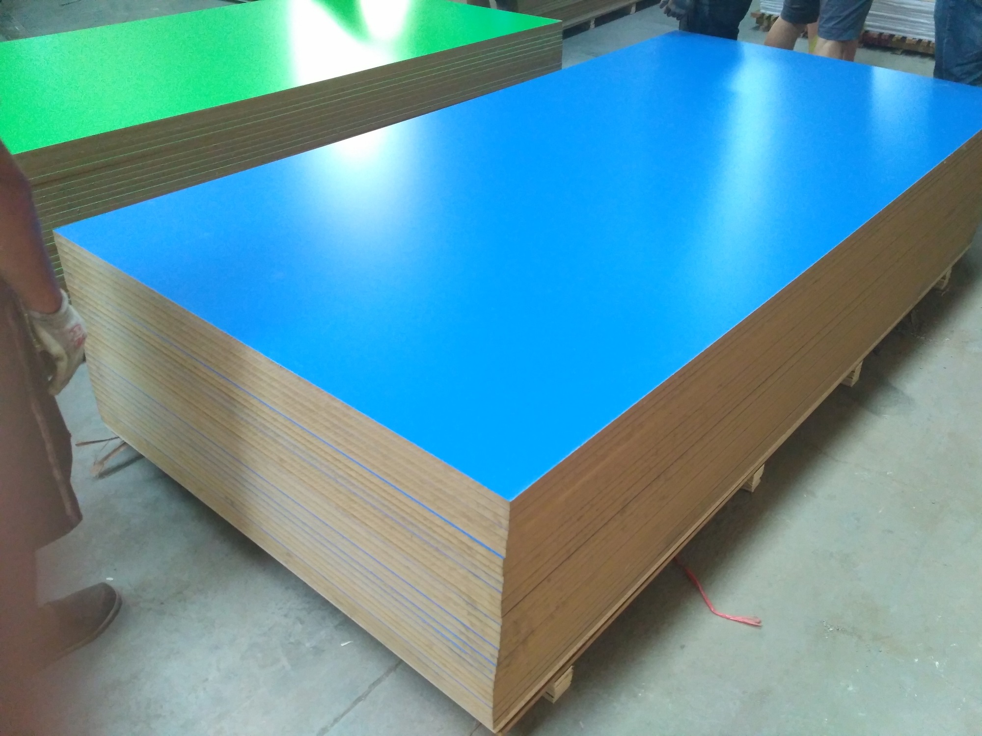 18mm HIGH DENSITY MDF WITH MELAMINE PAPER